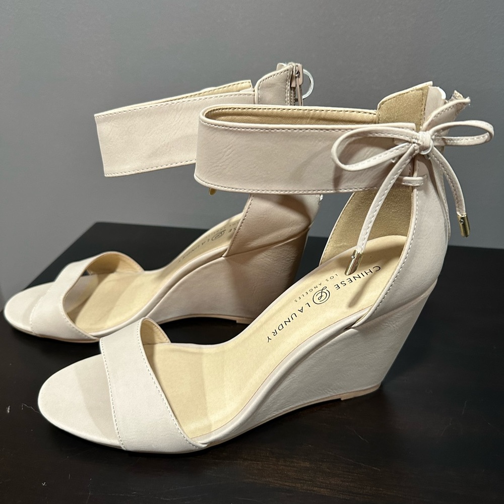 NWT Chinese Laundry Camomile wedge heel